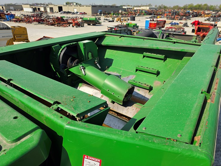 2006-john-deere-9560-sts-image-13