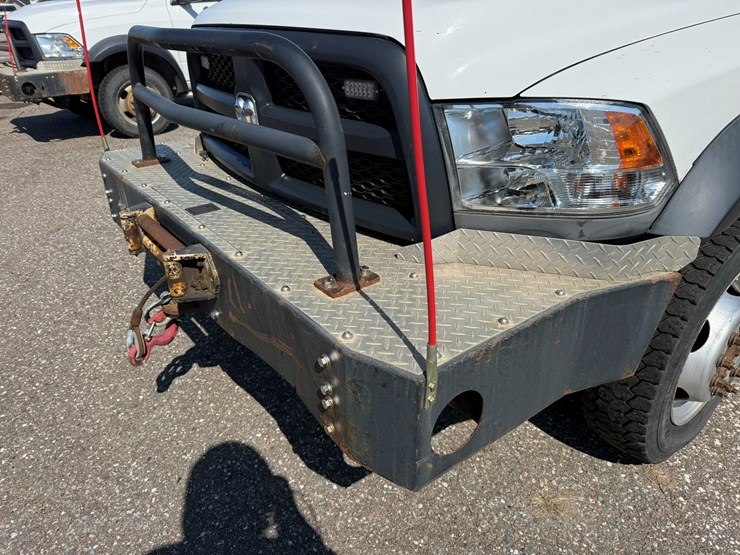 #1060-•-2015-ram-5500-heavy-duty-service-truck-image-9