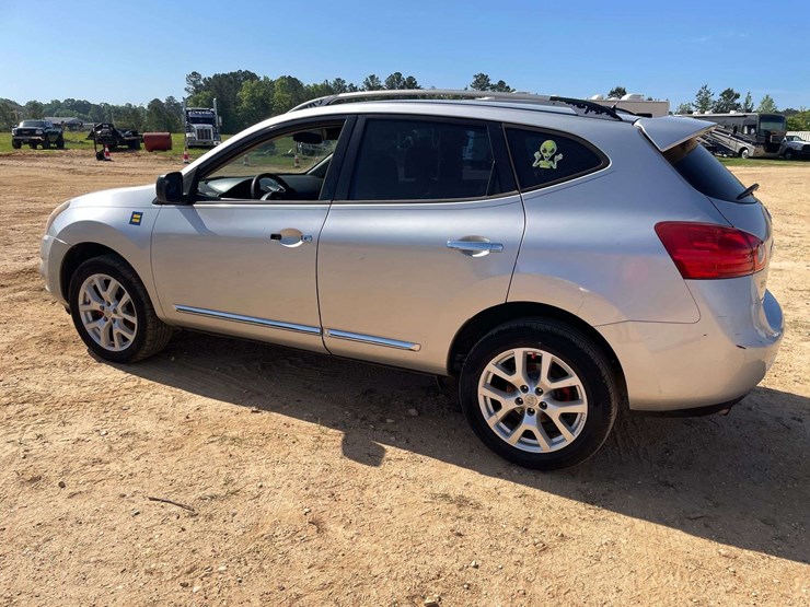 2014-nissan-rogue-image-2
