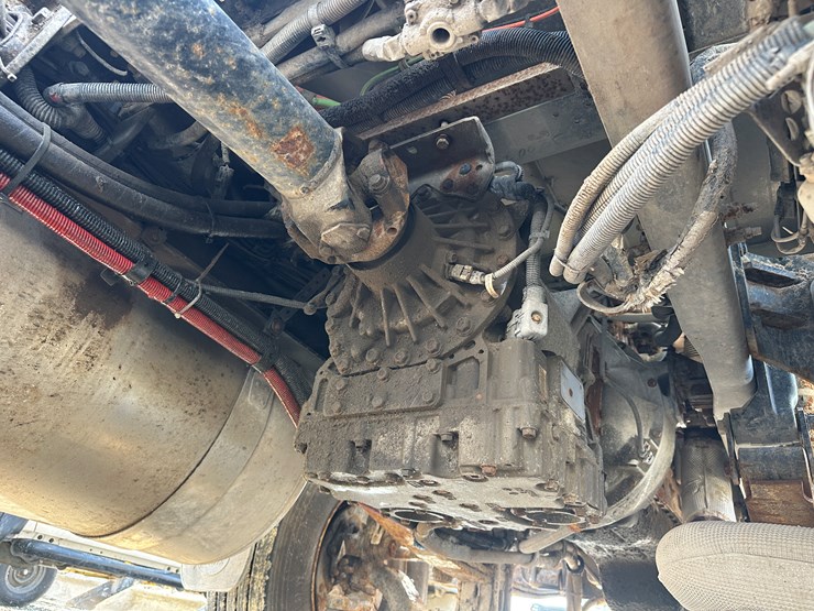 2015-peterbilt-337-image-50