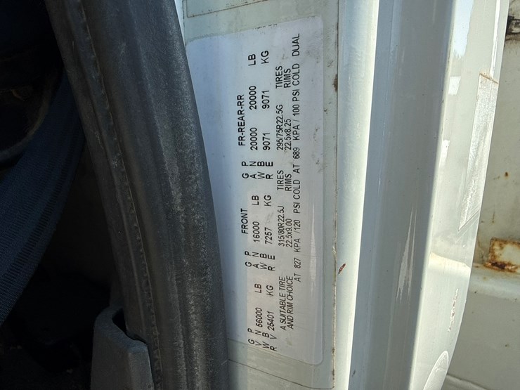 2010-international-7400-image-68