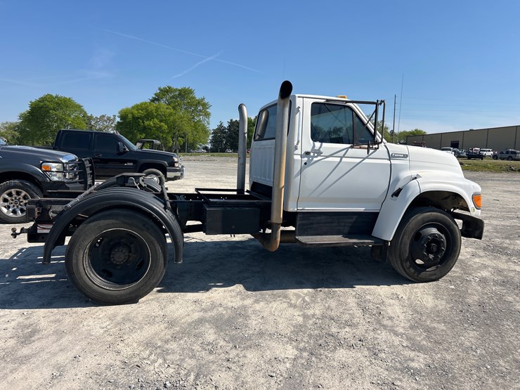 1996-ford-f800-image-4