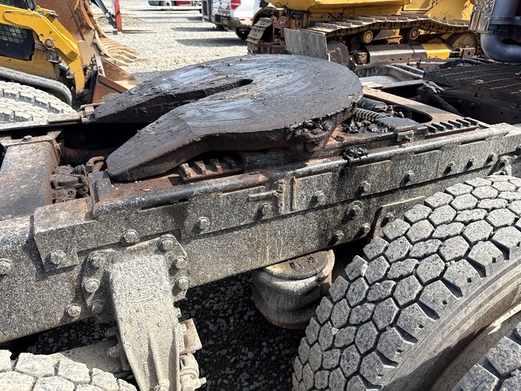 2004-peterbilt-378-image-21