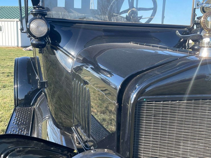 1917-model-t-touring-image-17