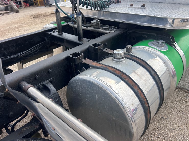 1999-peterbilt-379-image-31