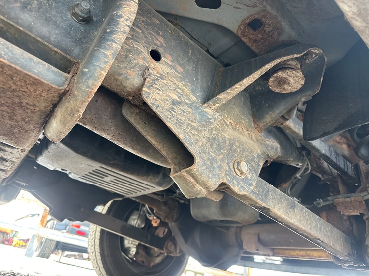 2012-massey-ferguson-8-image-59