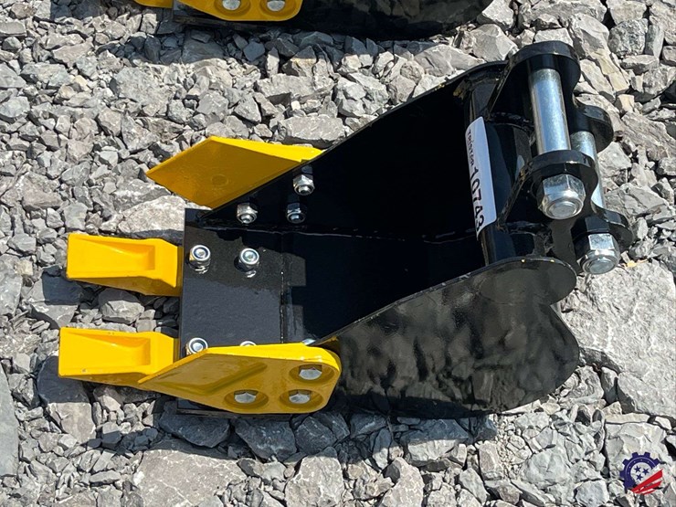 unused-2026-ce-8"-toothed-bucket-image-2