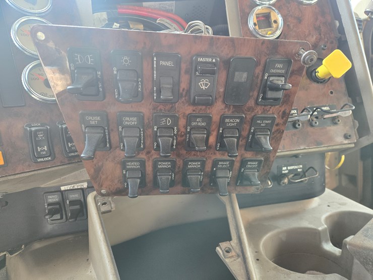 2014-massey-ferguson-8-image-58