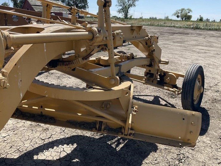 caterpillar-16-image-11