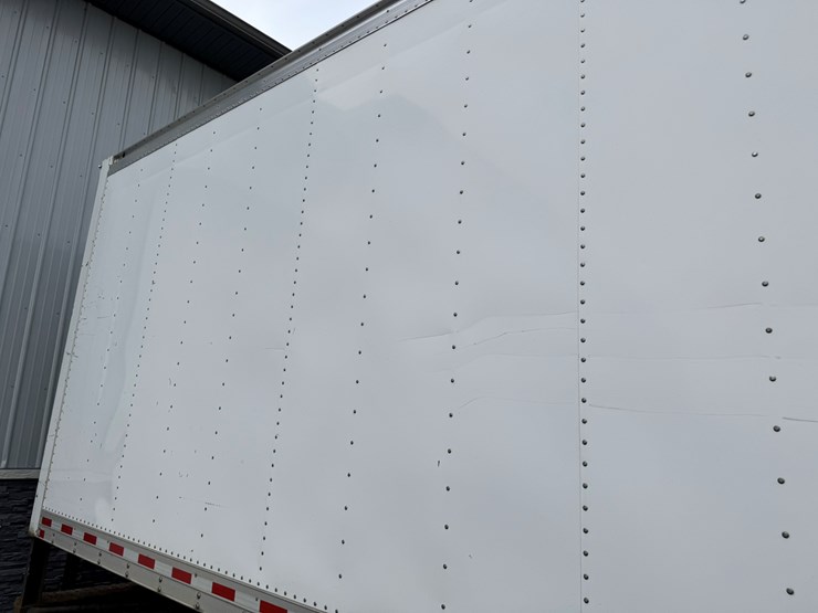 2019-isuzu-nrr-image-19