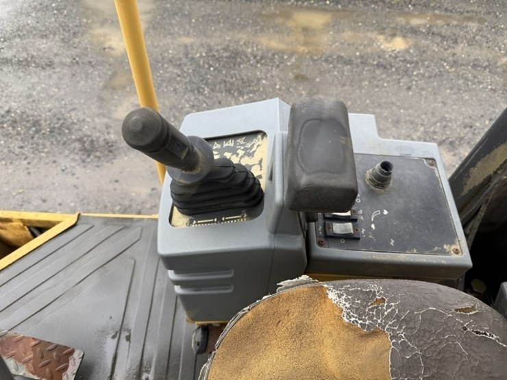 2005-caterpillar-cs-433e-image-22