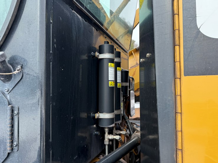 caterpillar-160m-image-35