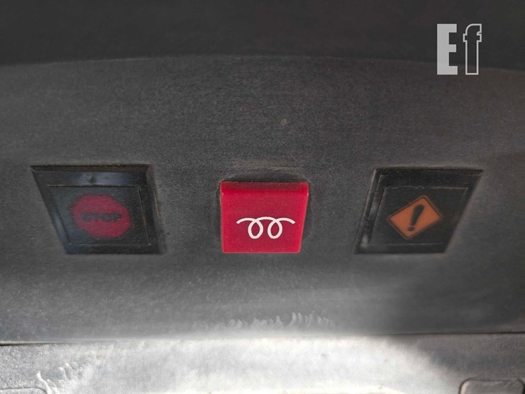 2011-john-deere-4630-image-12