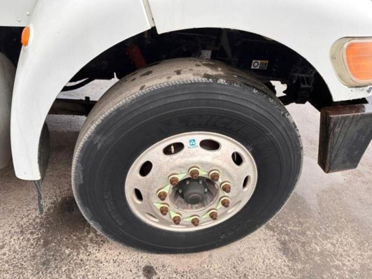 2008-peterbilt-335-image-56