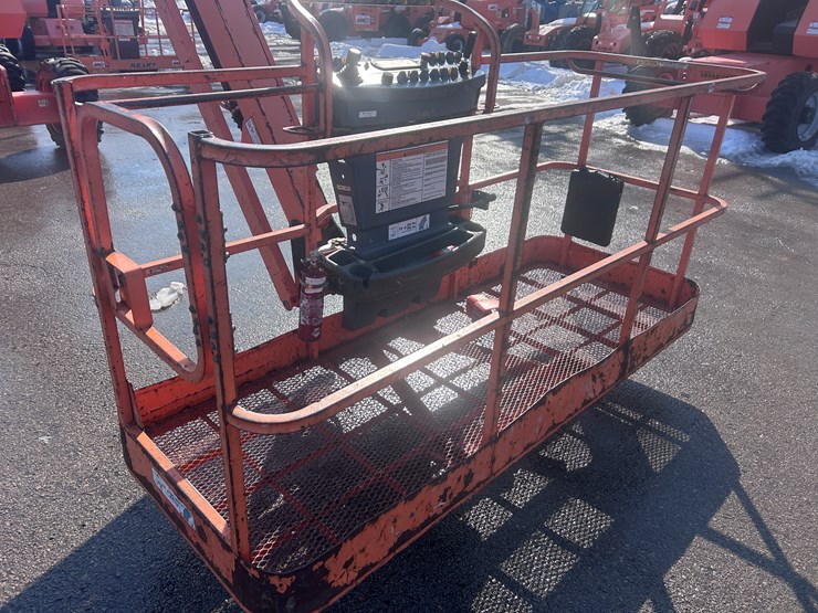 2011-jlg-660sj-image-32