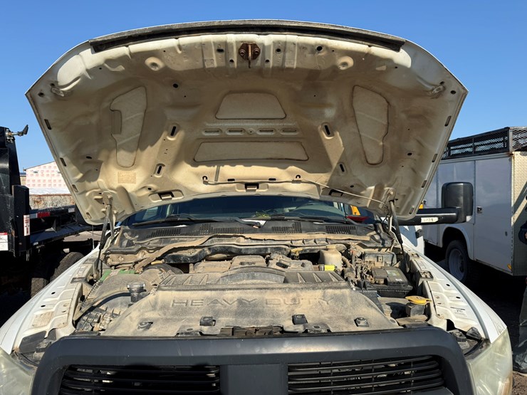 #2034-•-2012-ram-5500-heavy-duty-service-truck-image-13