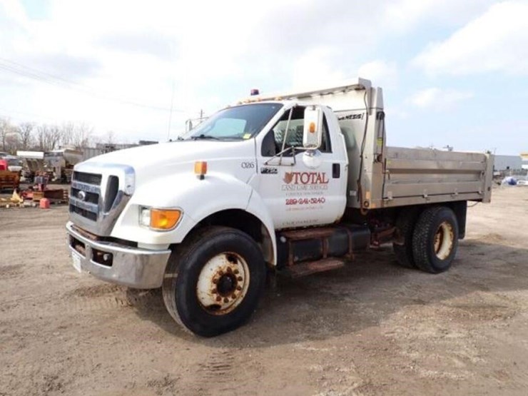 2012-ford-f750-xlt-image-1
