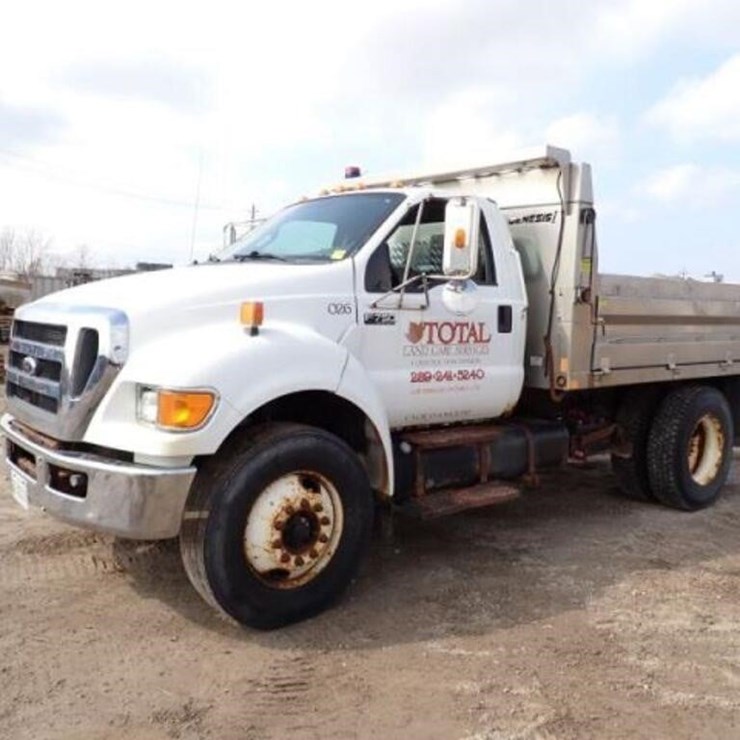 2012 FORD F750 XLT