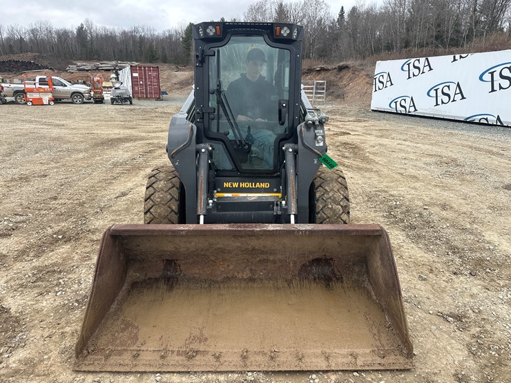 new-holland-l320-image-8