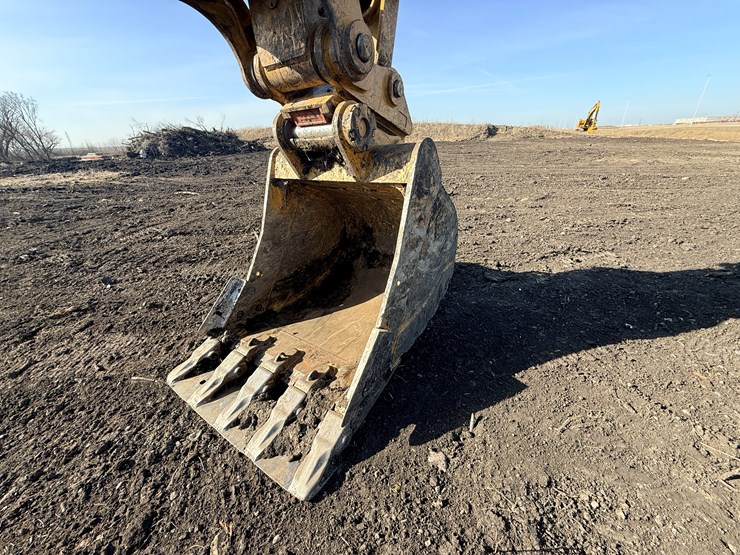 caterpillar-340-image-19