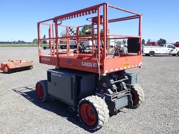 2018-skyjack-sj6826rt-image-3