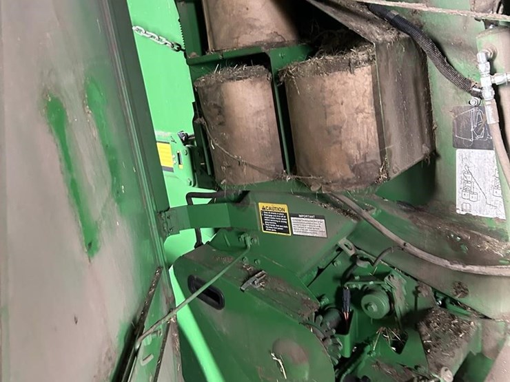 2011-john-deere-568-image-45