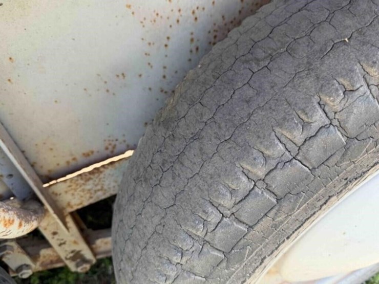 bumper-pull-livestock-trailer-image-10