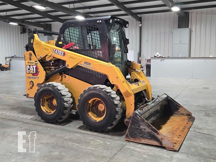 2021-caterpillar-242d3-image-2