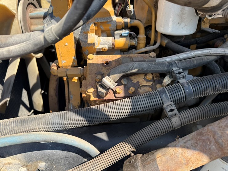 2002-freightliner-fl80-image-14