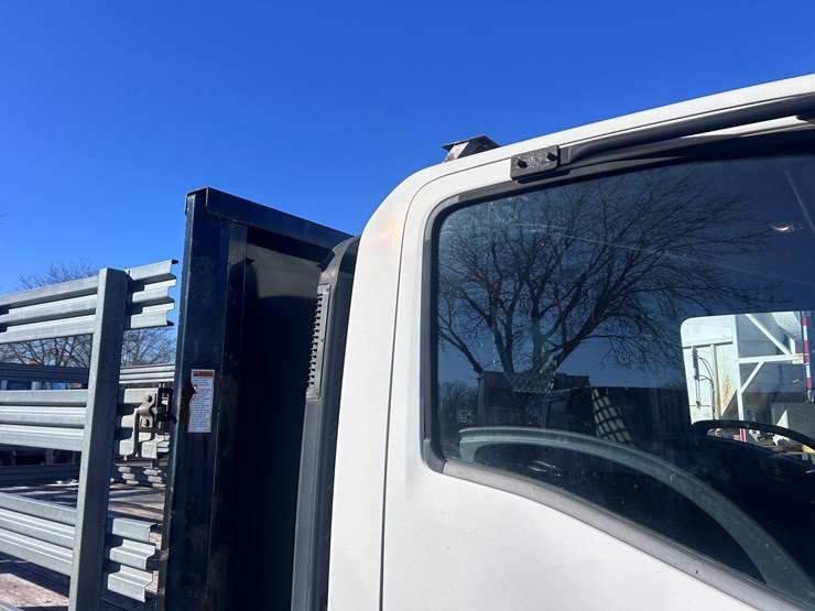 2013-isuzu-npr-image-21