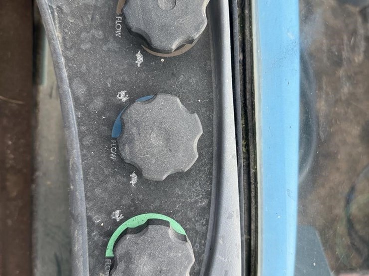 new-holland-tv140-image-45