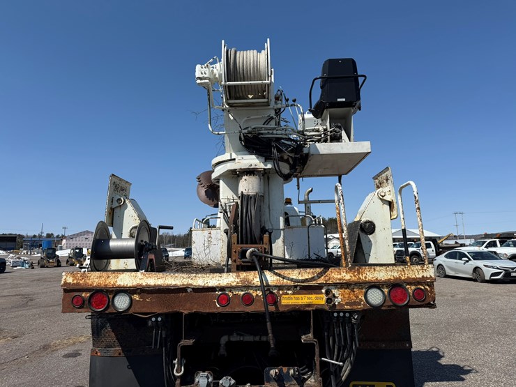 2010-international-7400-image-4