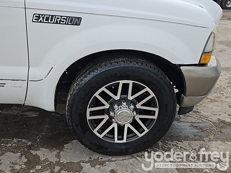 2004-ford-excursion-image-9