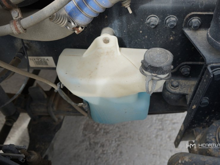 2023-freightliner-m2-106-image-16