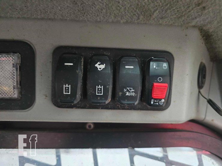 caterpillar-262d3-image-18