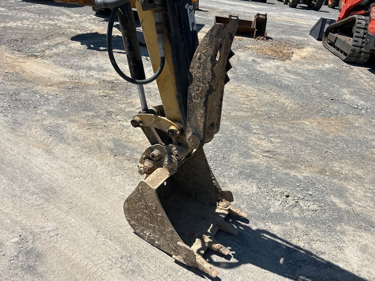 caterpillar-302.5-image-9