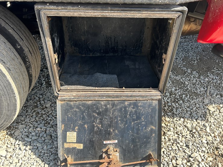 2011-ford-f550-image-21