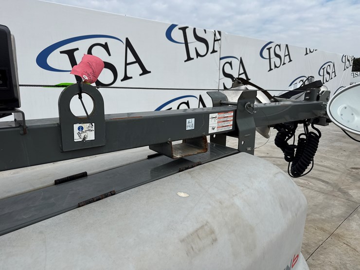 2015-massey-ferguson-8-image-12