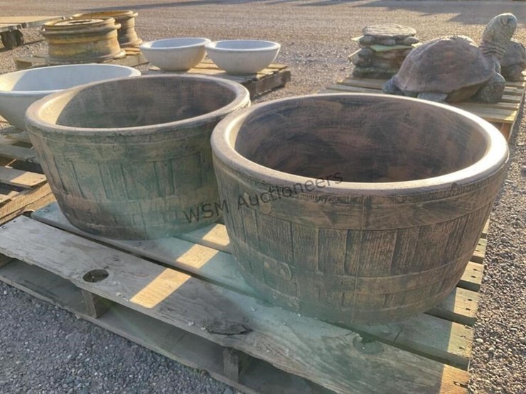 (2)-concrete-planters-image-3