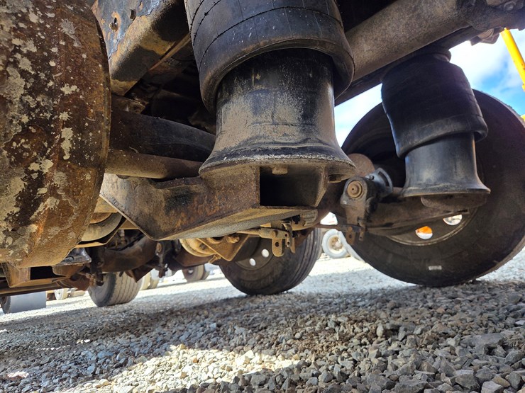 2005-massey-ferguson-8-image-42