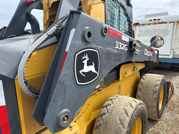 2020-deere-332g-image-23