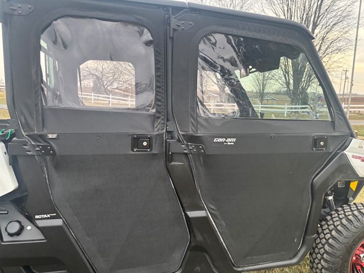 #2311-•-2023-can-am-hd-9-defender-xt-4x4-utv-image-16
