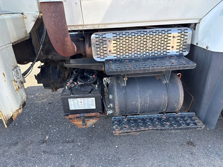 2010-international-7400-image-44