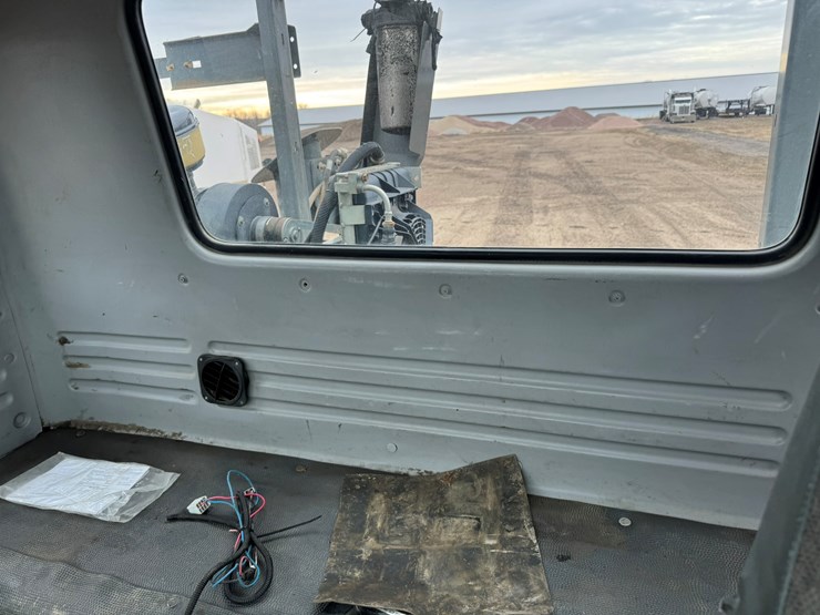 2005-gmc-t7500-image-32