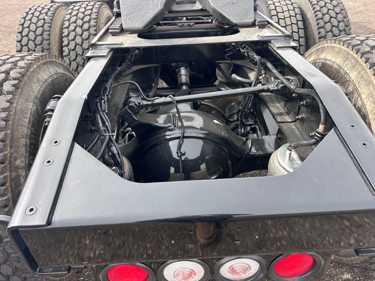 #1009-•-2012-western-star-conventional-4-sleeper-cab-truck-tractor-image-27