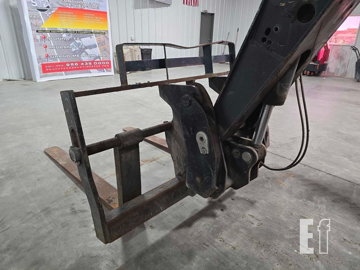 2013-caterpillar-tl943c-image-12