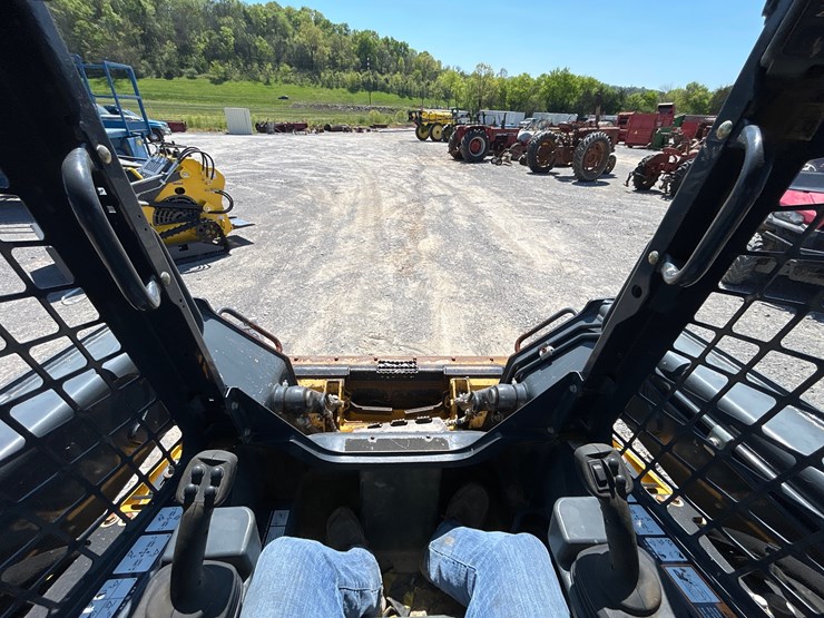 2019-deere-325g-image-14