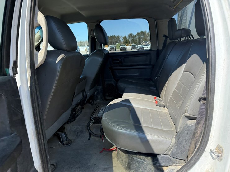 #1062-•-2015-ram-5500-heavy-duty-service-truck-image-22