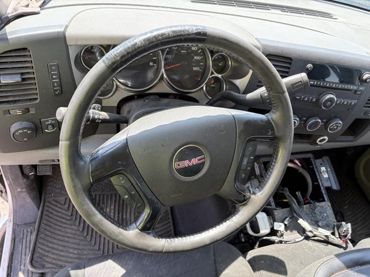 2012-gmc-sierra-2500-image-14