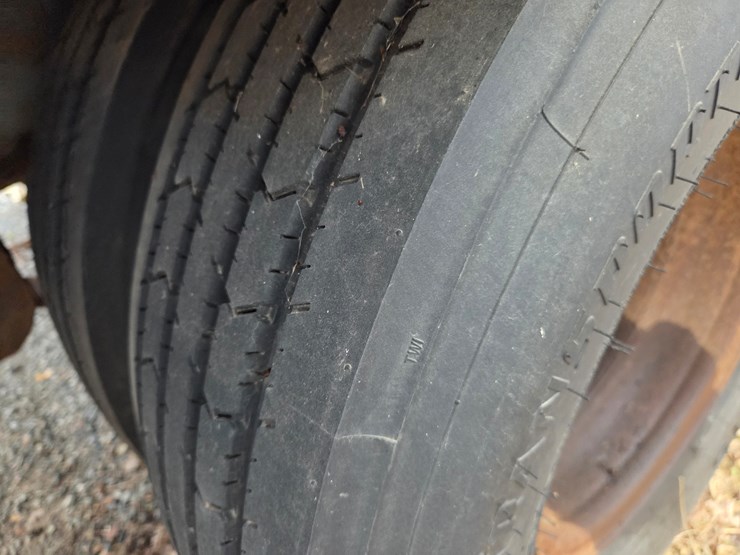 #2358-•-2006-iron-steer-8r20hdi-roll-off-trailer-image-31